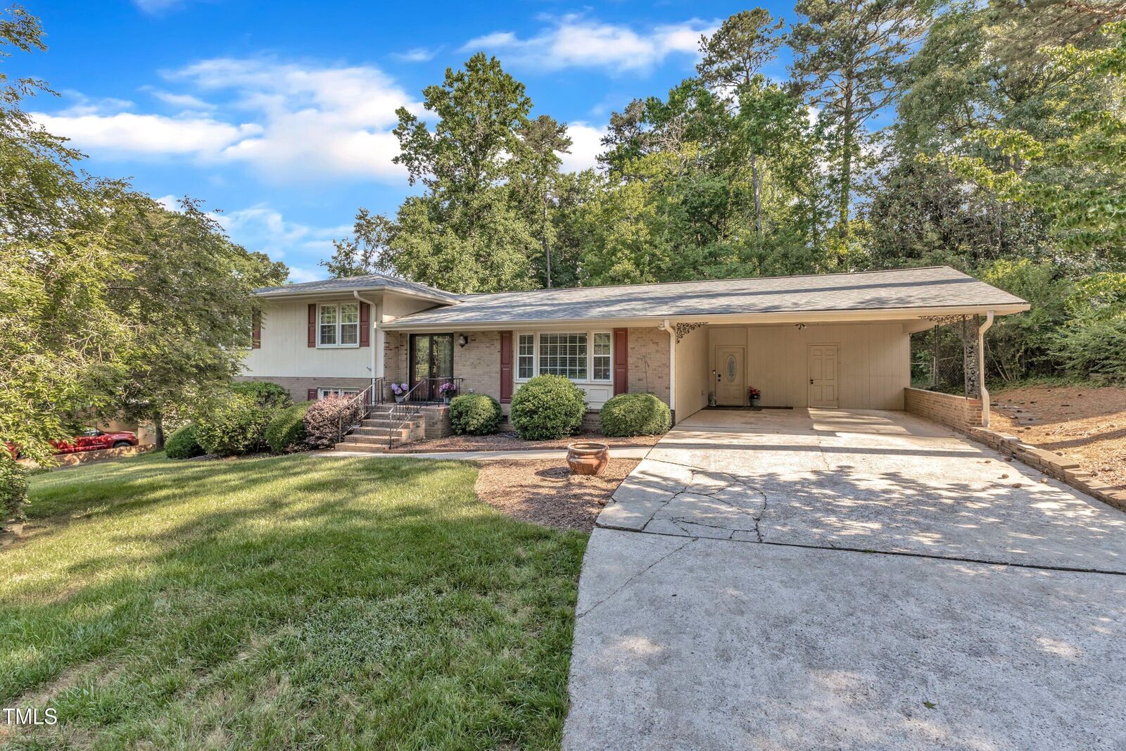 Property Photo:  1920 Hillock Drive  NC 27612