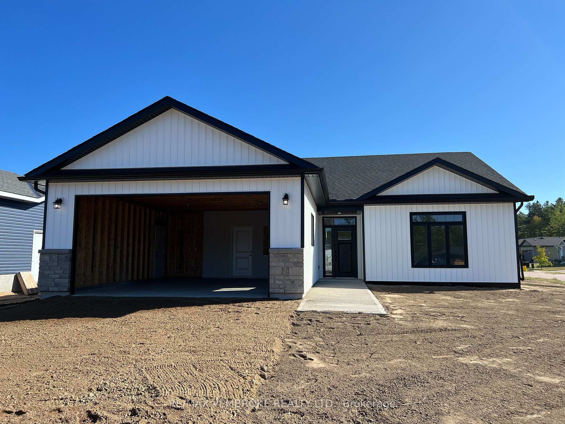Property Photo:  4 Durant Street  ON K8H 0H3 