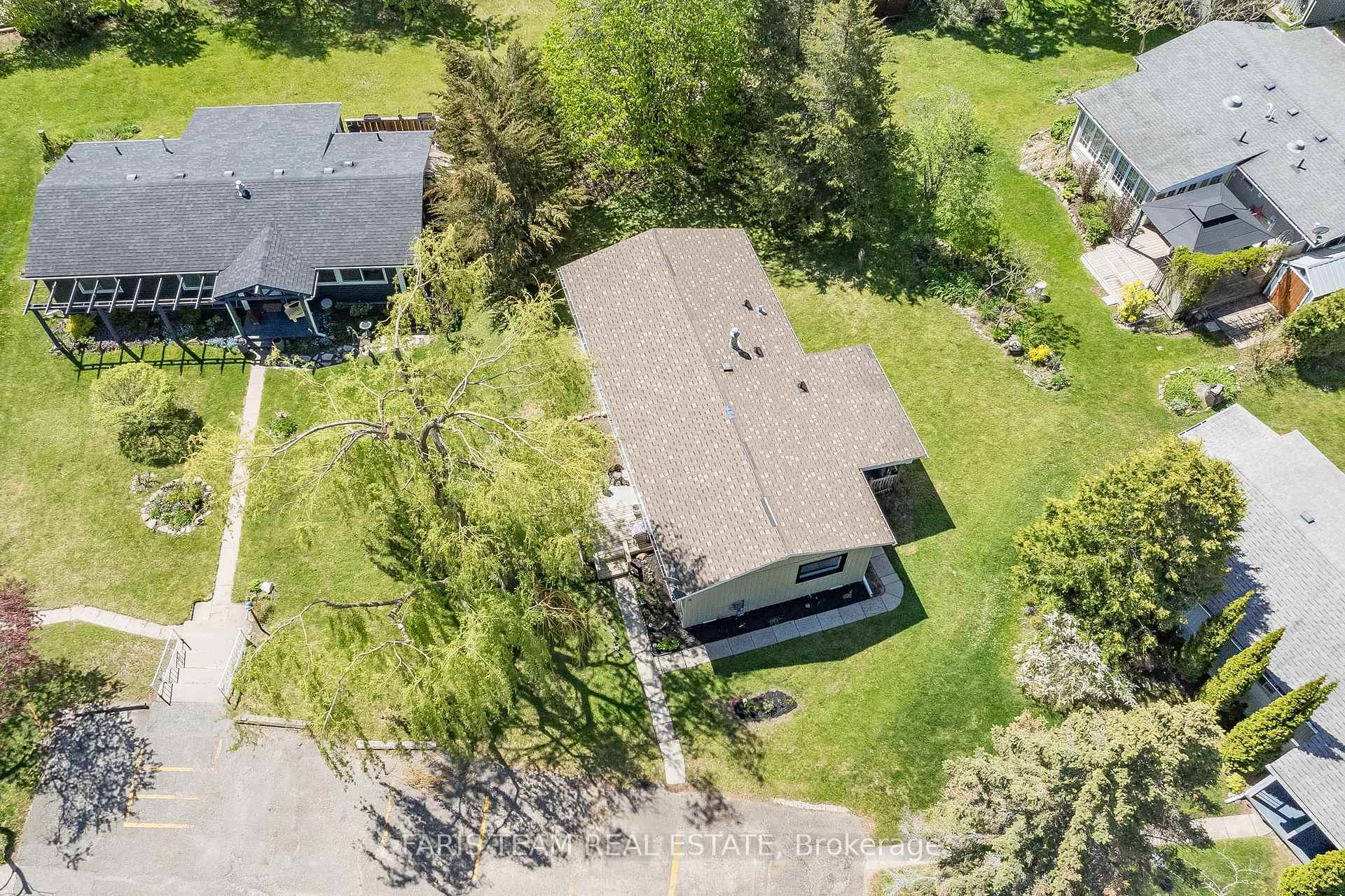 Property Photo: 21 Hawthorne Drive ON L9S 1P7