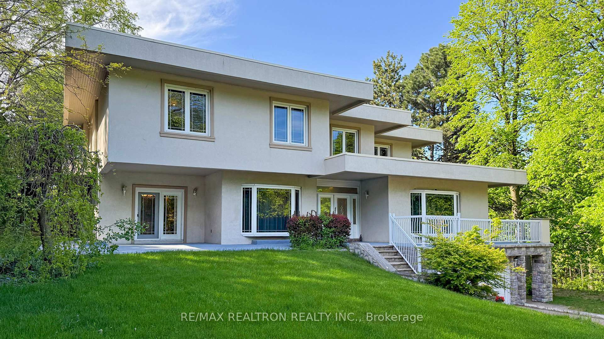 Property Photo: 48 Silvergrove Road ON M2L 2N6