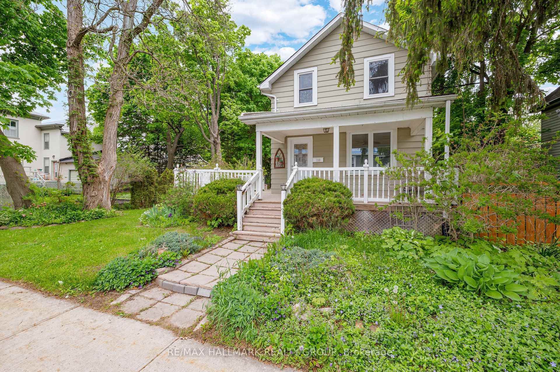 Property Photo: 118 Wellington Street ON K7G 1B7