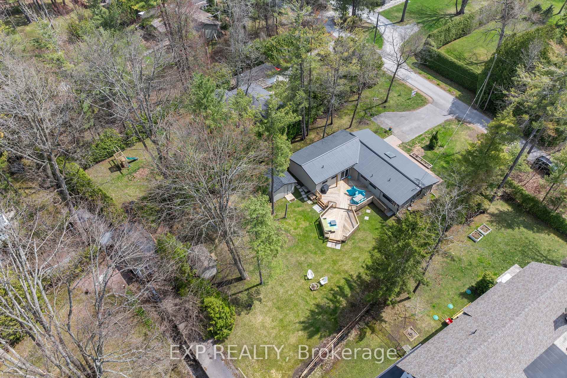 Property Photo: 10 Maplewood Lane ON L0E 1R0