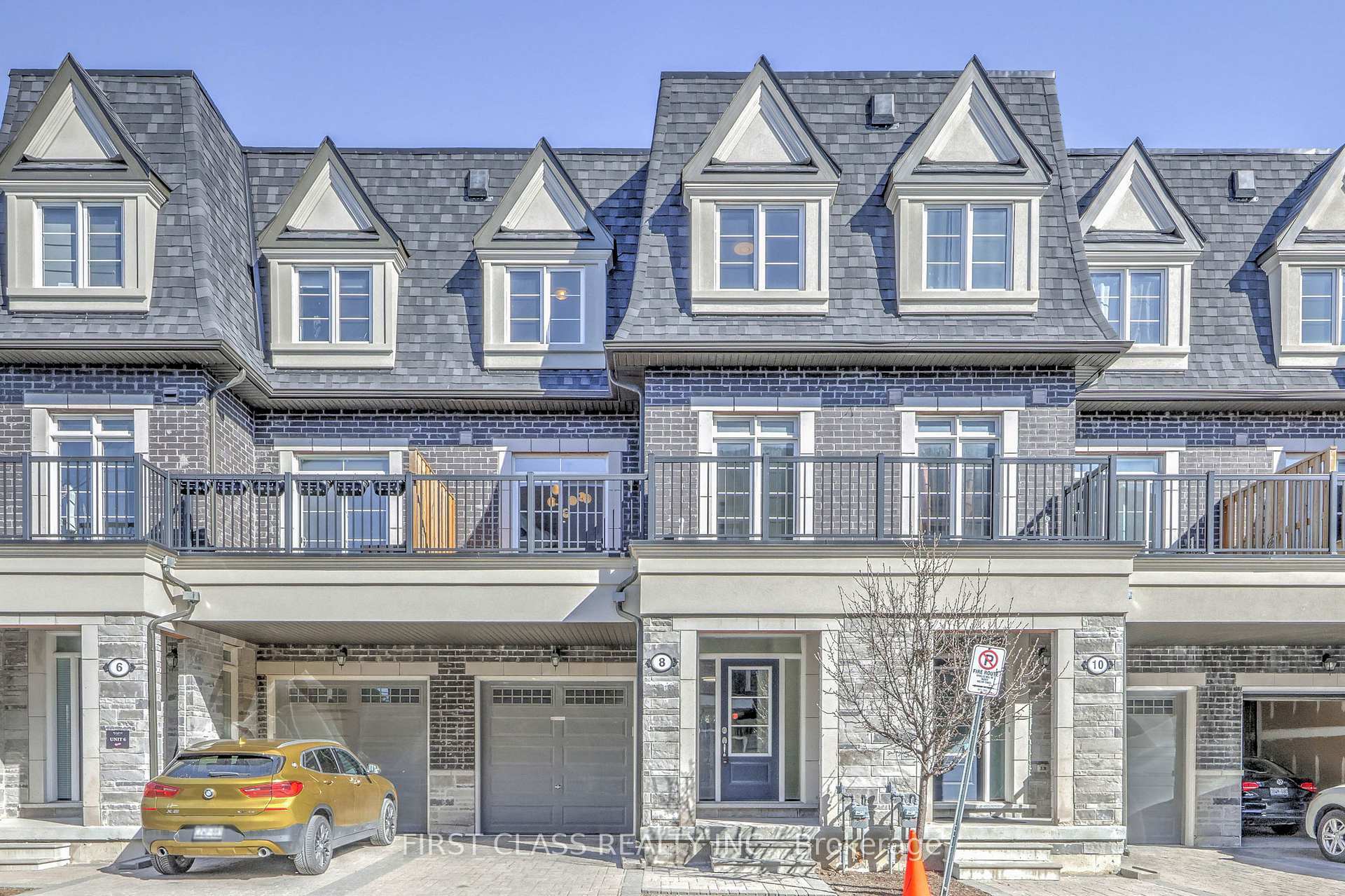 Property Photo: 8 Deep River Lane ON L4C 5S4