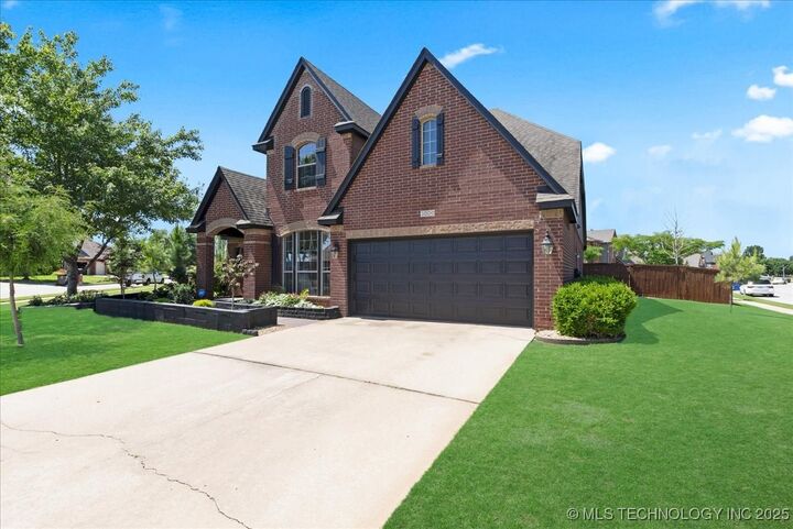 Property Photo:  3000 S Tamarack Avenue  OK 74012 