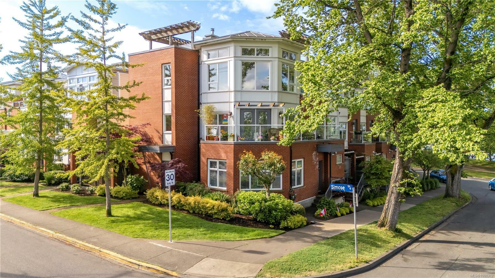Property Photo: 60 Dallas Rd 15 BC V8V 1A2