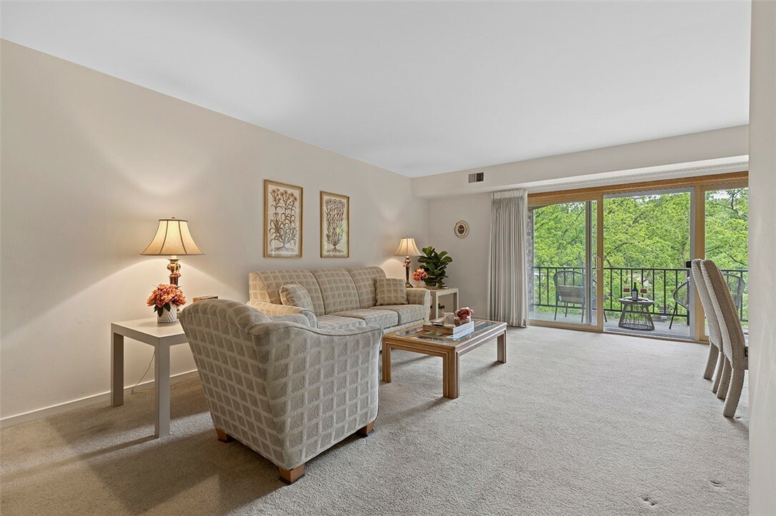 Property Photo: 595 Calais Dr 316 PA 15237