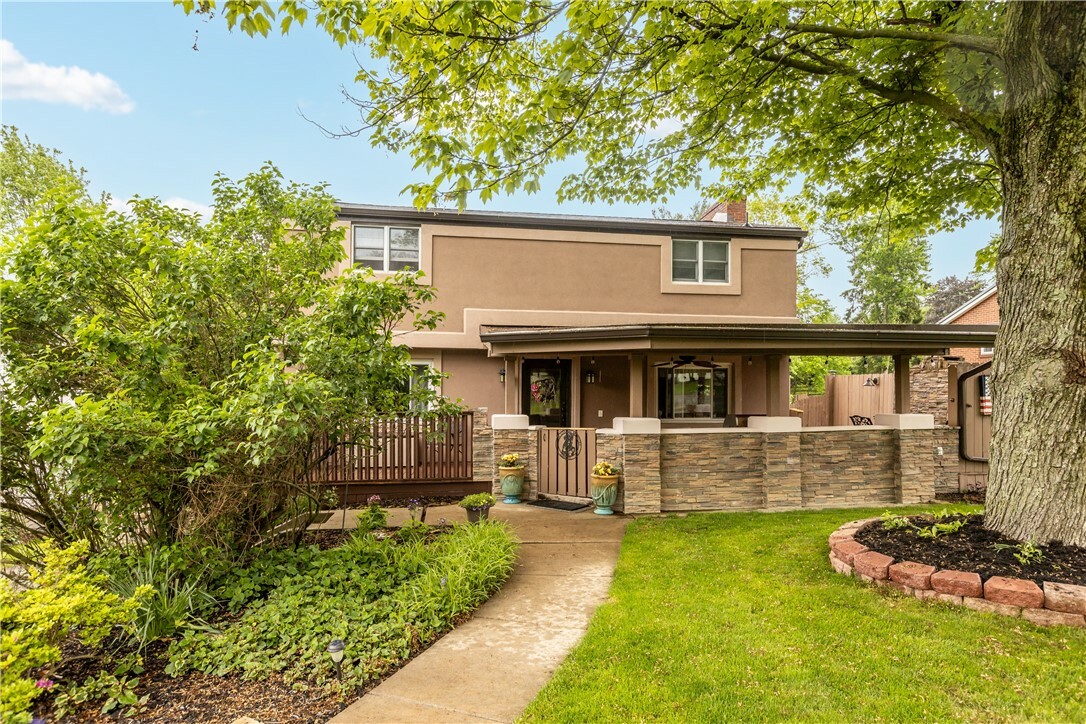 Property Photo: 887 E Arcadia Dr PA 15237