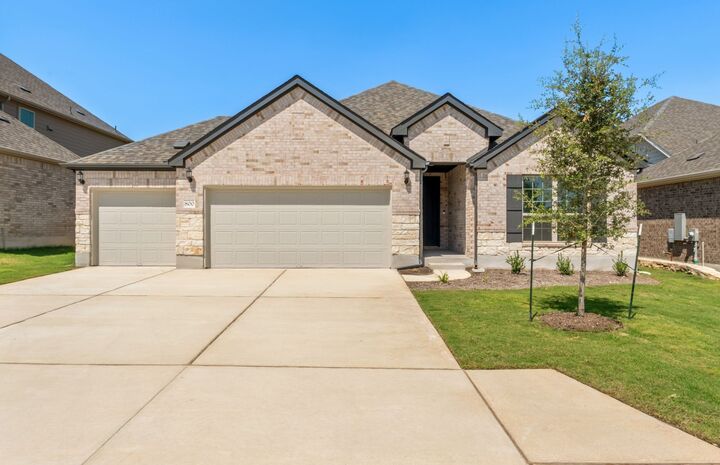 Property Photo: 800 Crescent View Drive TX 78628
