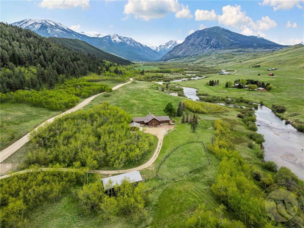 Property Photo: 390 E Rosebud Rd MT 59071