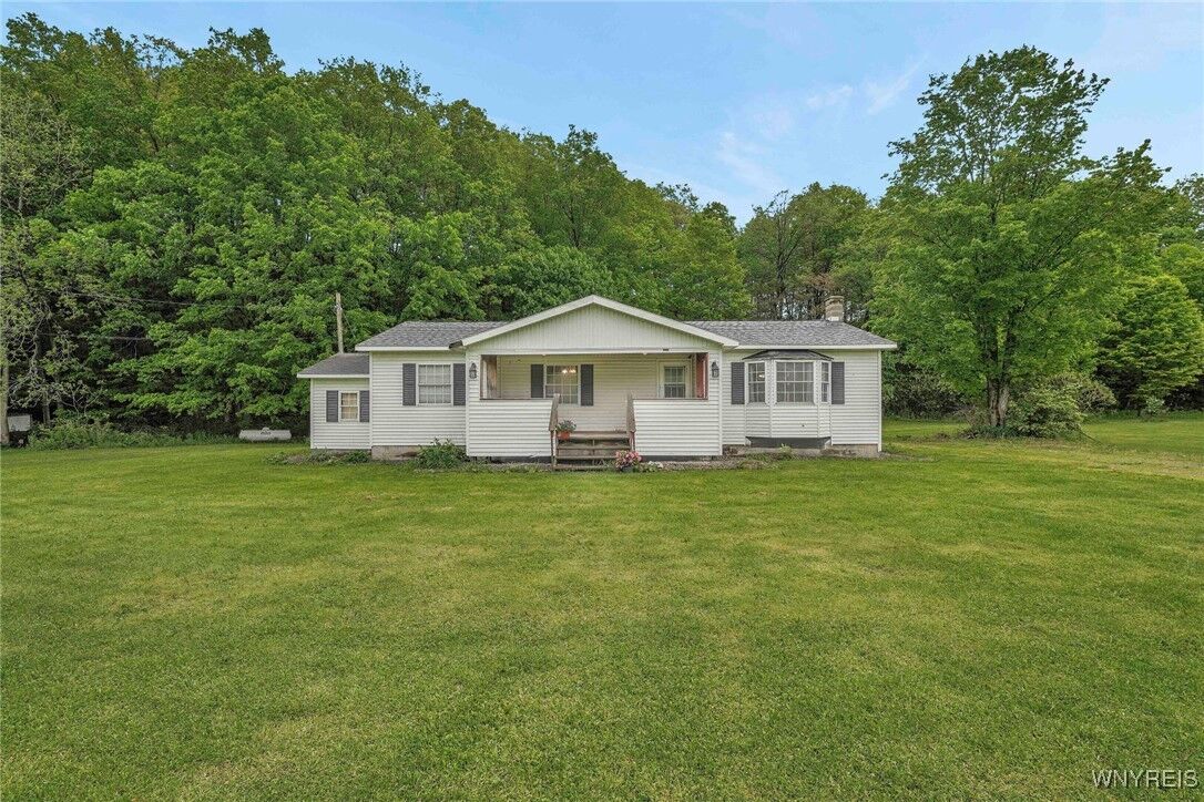Property Photo:  10468 Delevan Elton Road  NY 14042 