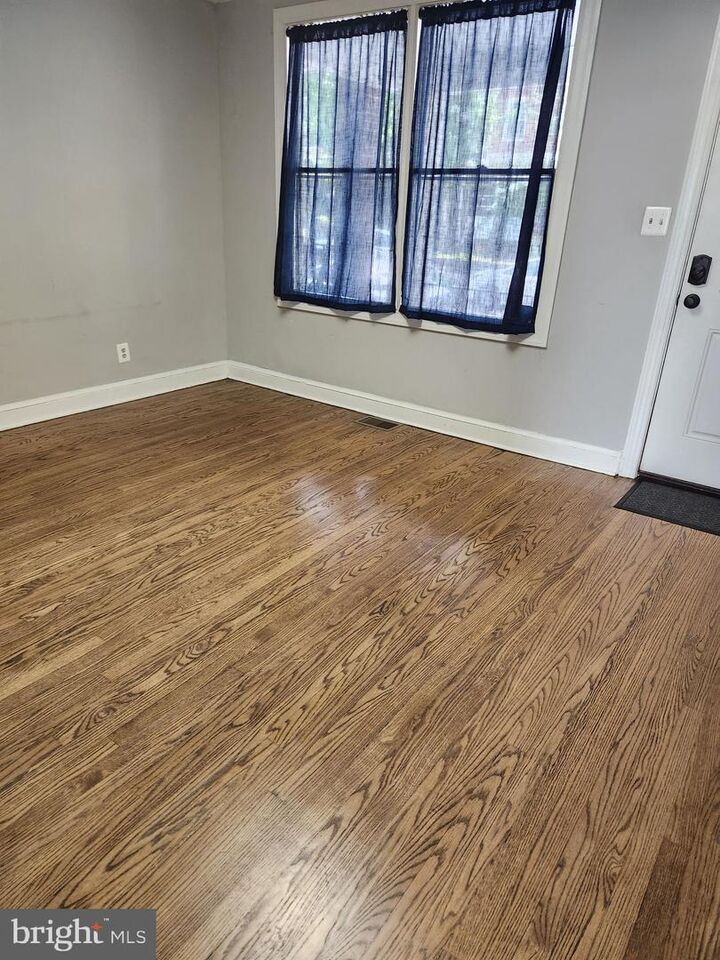 Property Photo:  1702 Lang Place NE  DC 20002 