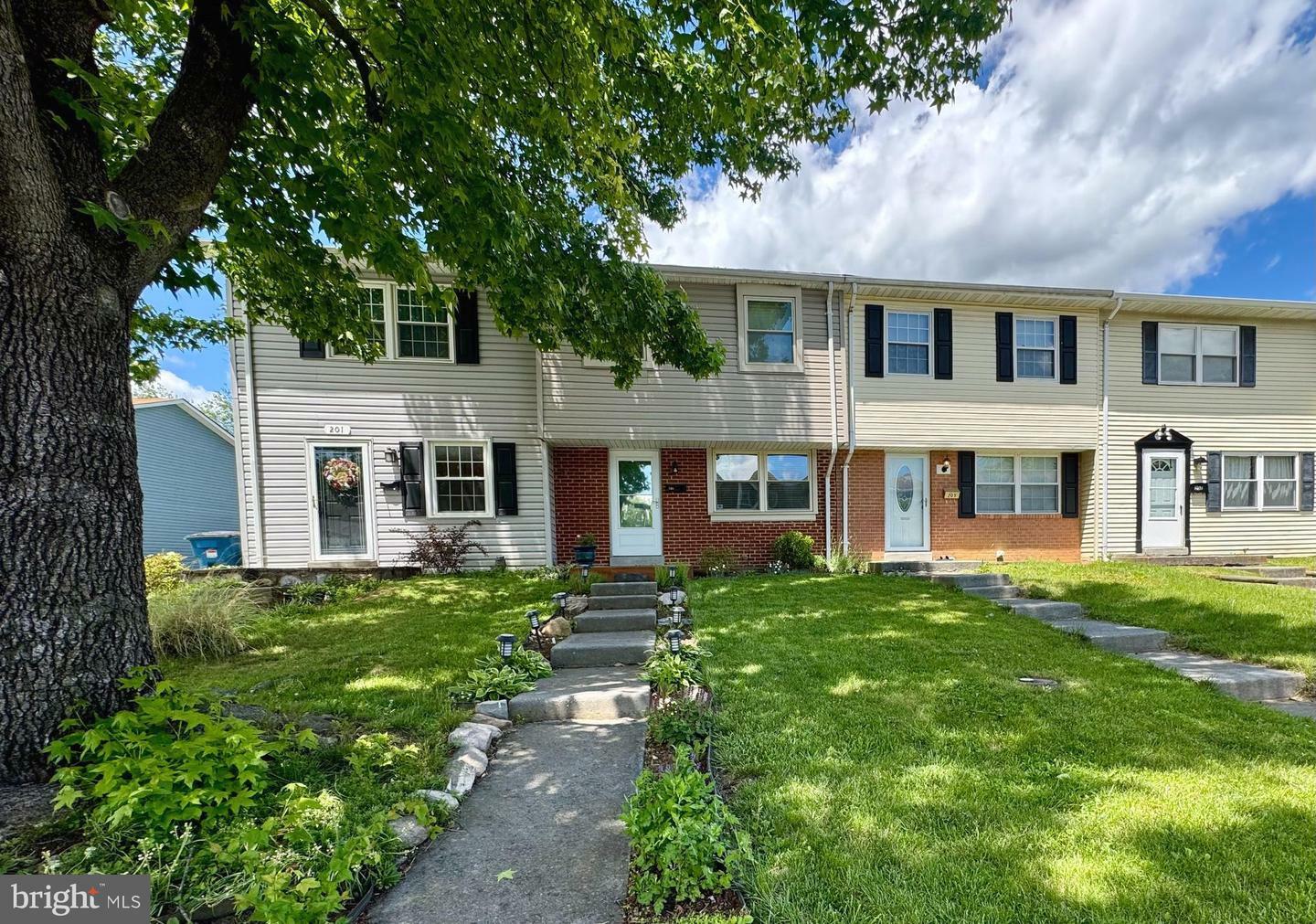 Property Photo: 203 Ritter Place VA 22611