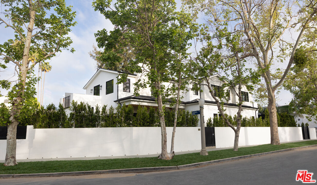 Property Photo:  3935 Rhodes Ave  CA 91604 