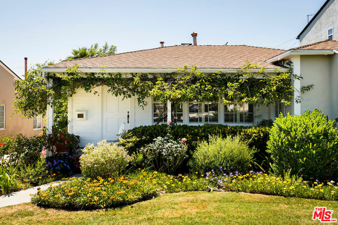 Property Photo: 1475 Edris Dr CA 90035