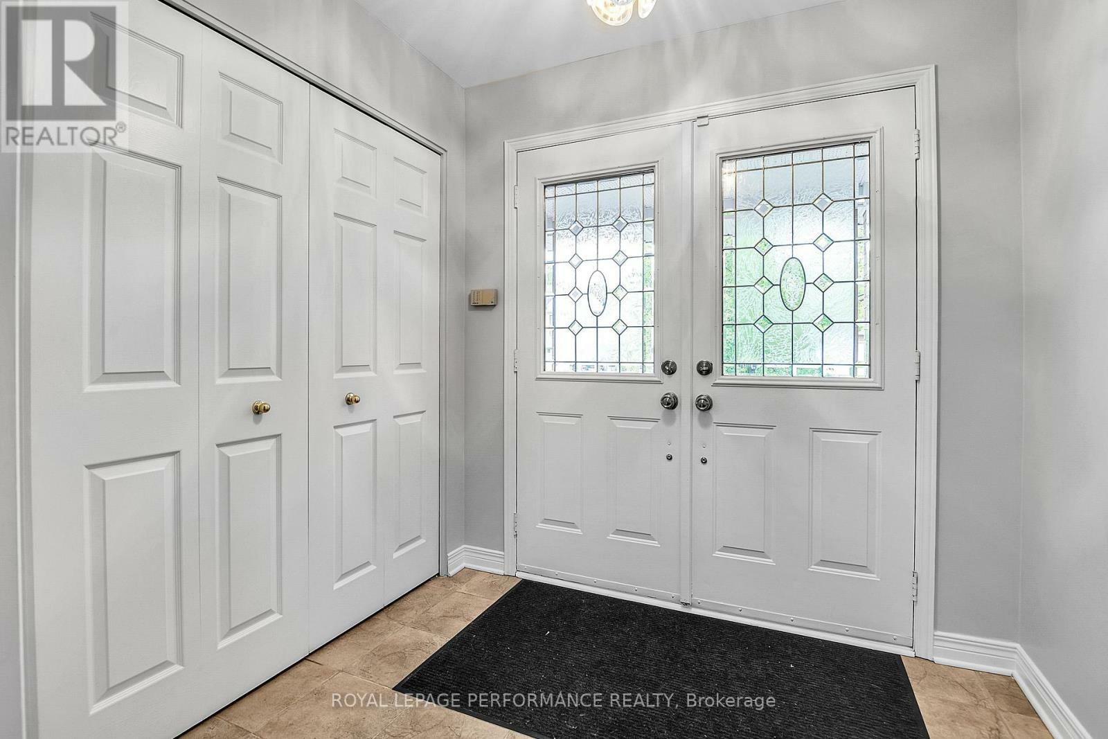 Property Photo:  2088 Lamira Street  ON K1H 8P1 