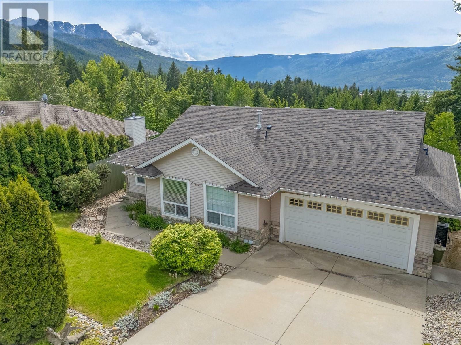 231 17 Street Southeast  Salmon Arm BC V1E 1R7 photo