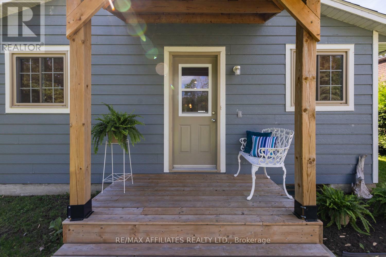 Property Photo: 112 Avenue 4A Avenue ON K7C 4L7