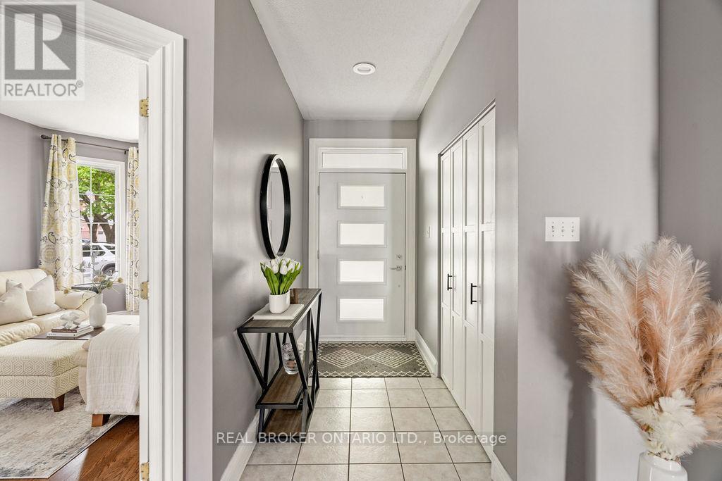 Property Photo: 1957 Montclair Avenue ON K1W 1H9