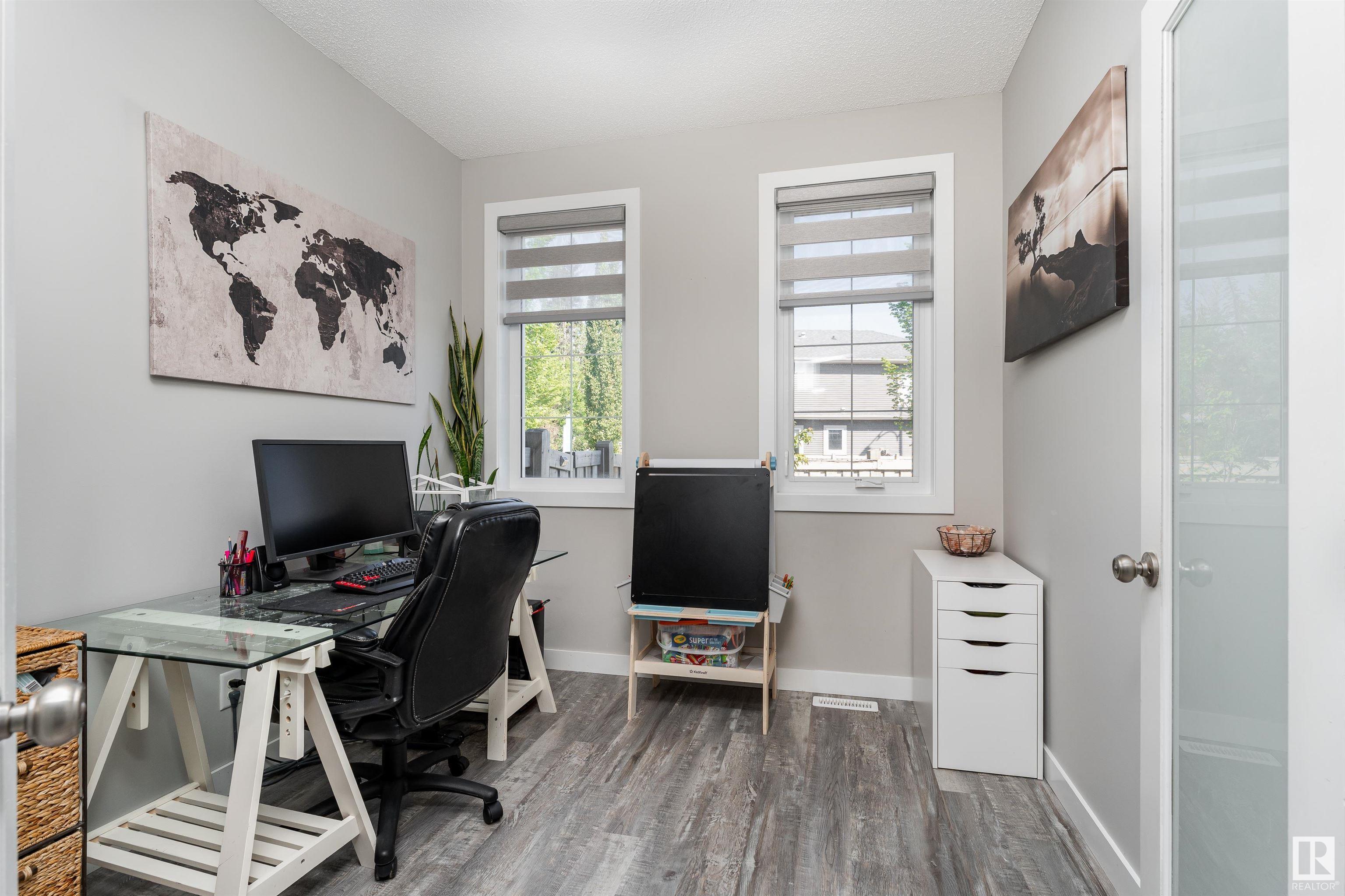 Photo de la propriété:  5533 Edworthy Way NW  AB T6M 0N8 