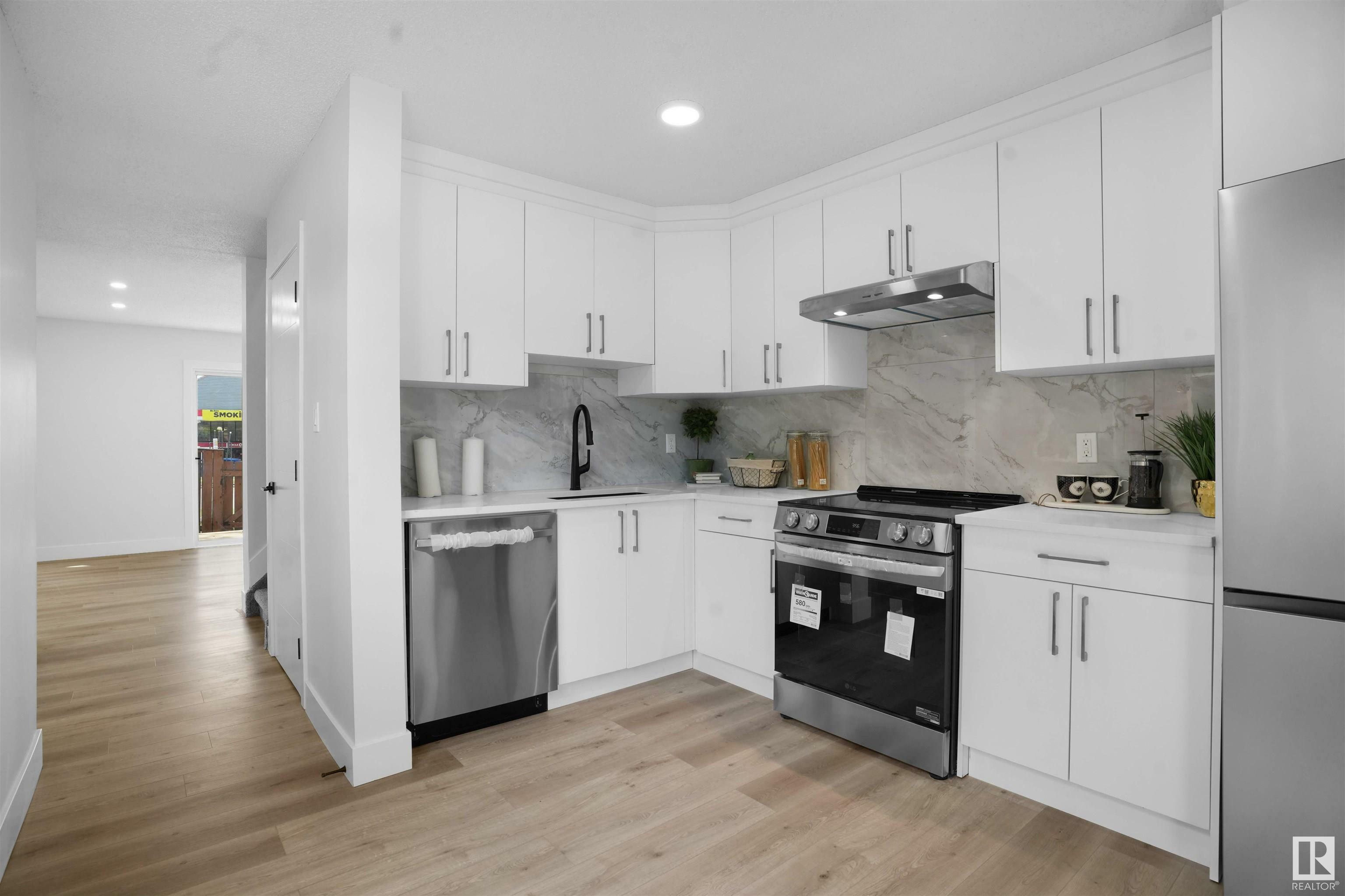 6066 Mill Woods NW  Edmonton AB T6K 2L6 photo