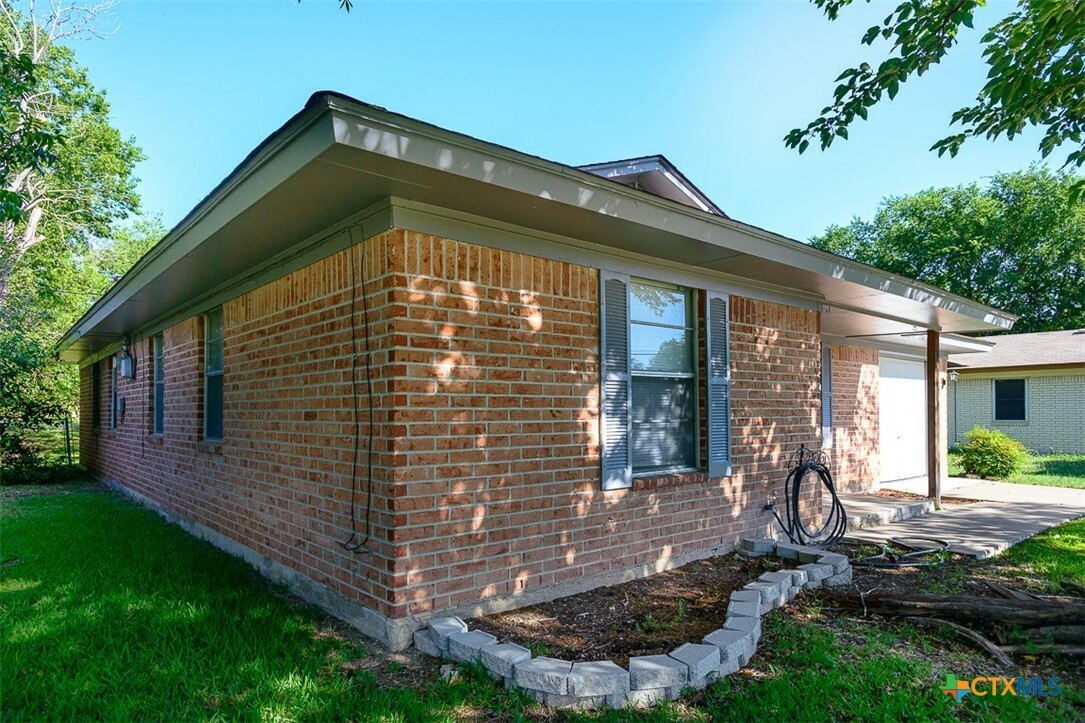 Property Photo: 1504 Phyllis Drive TX 76522