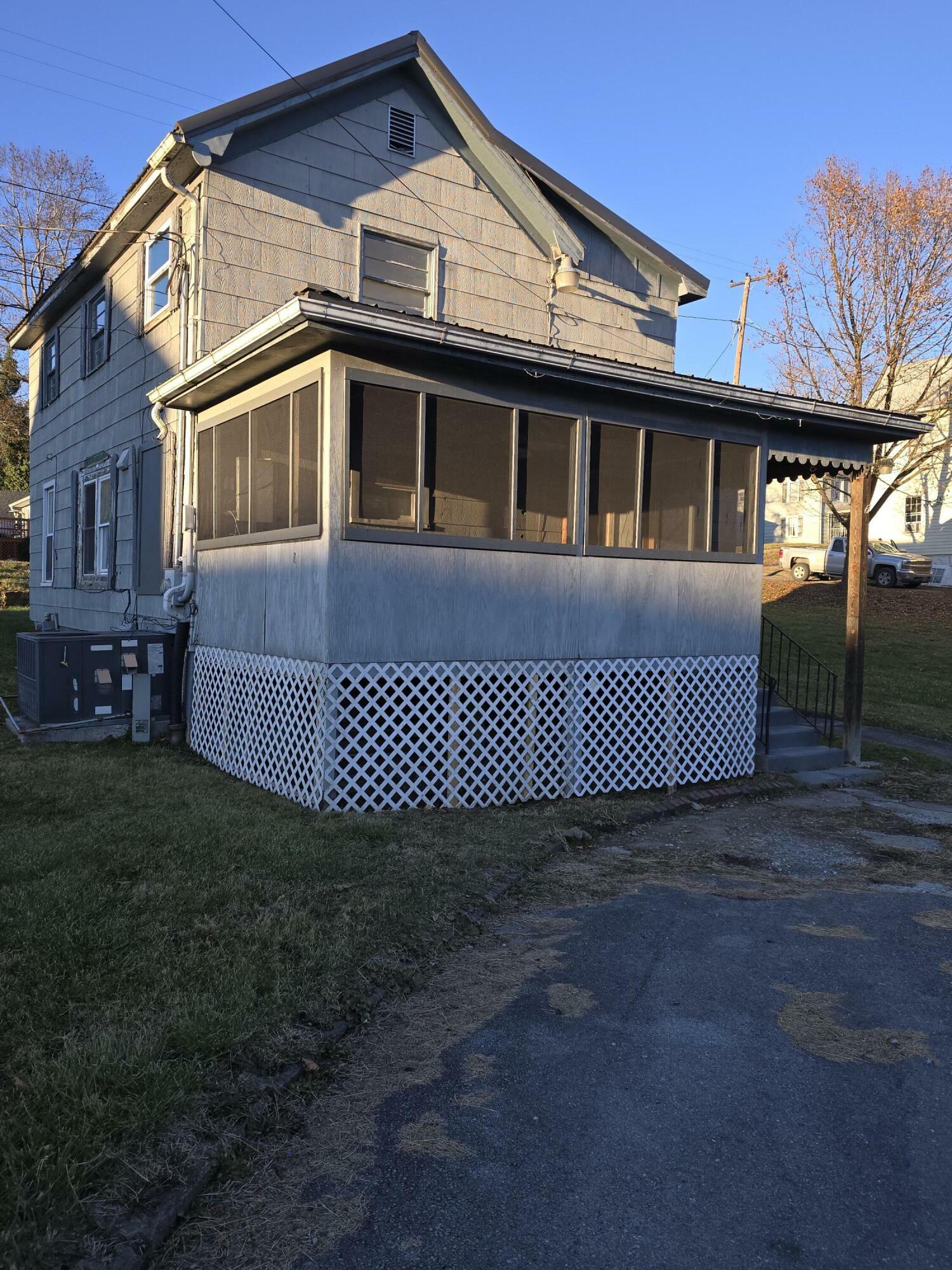 Property Photo:  615 Pocahontas Ave  WV 24970 