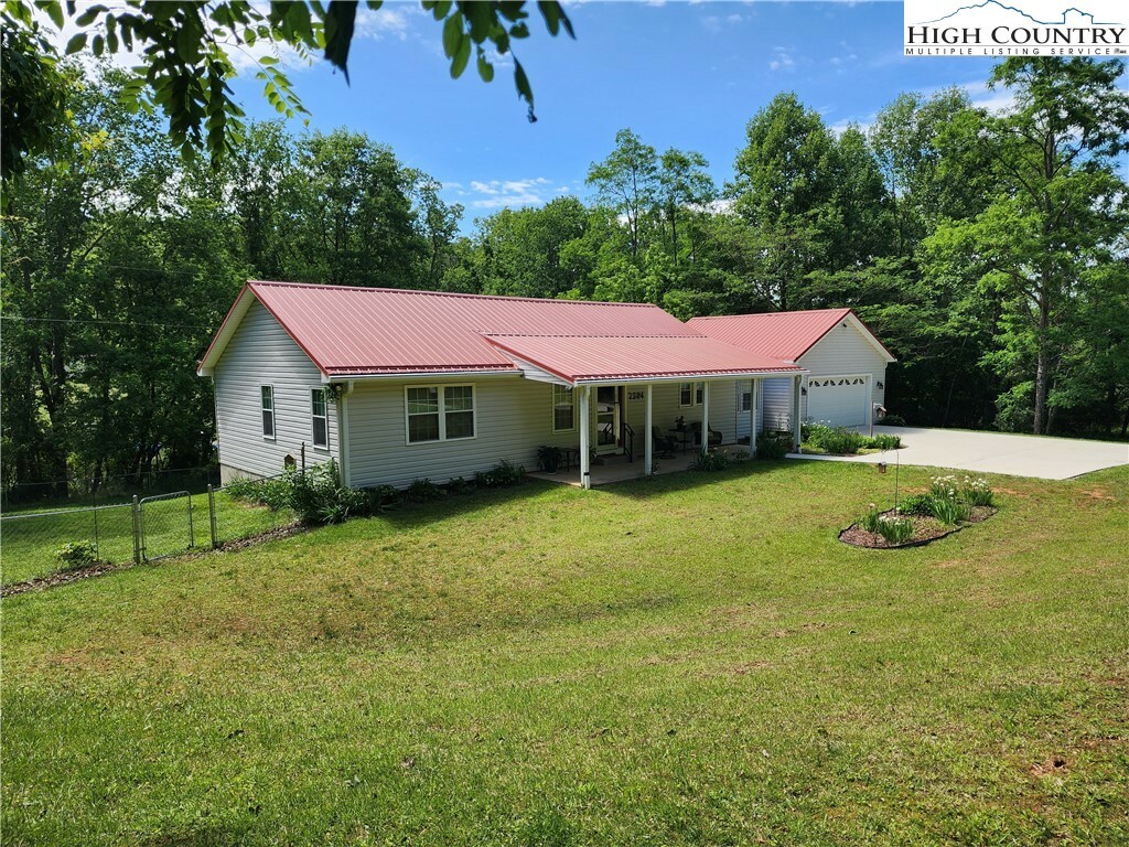 Property Photo: 2904 E Brocktown Road NC 28654