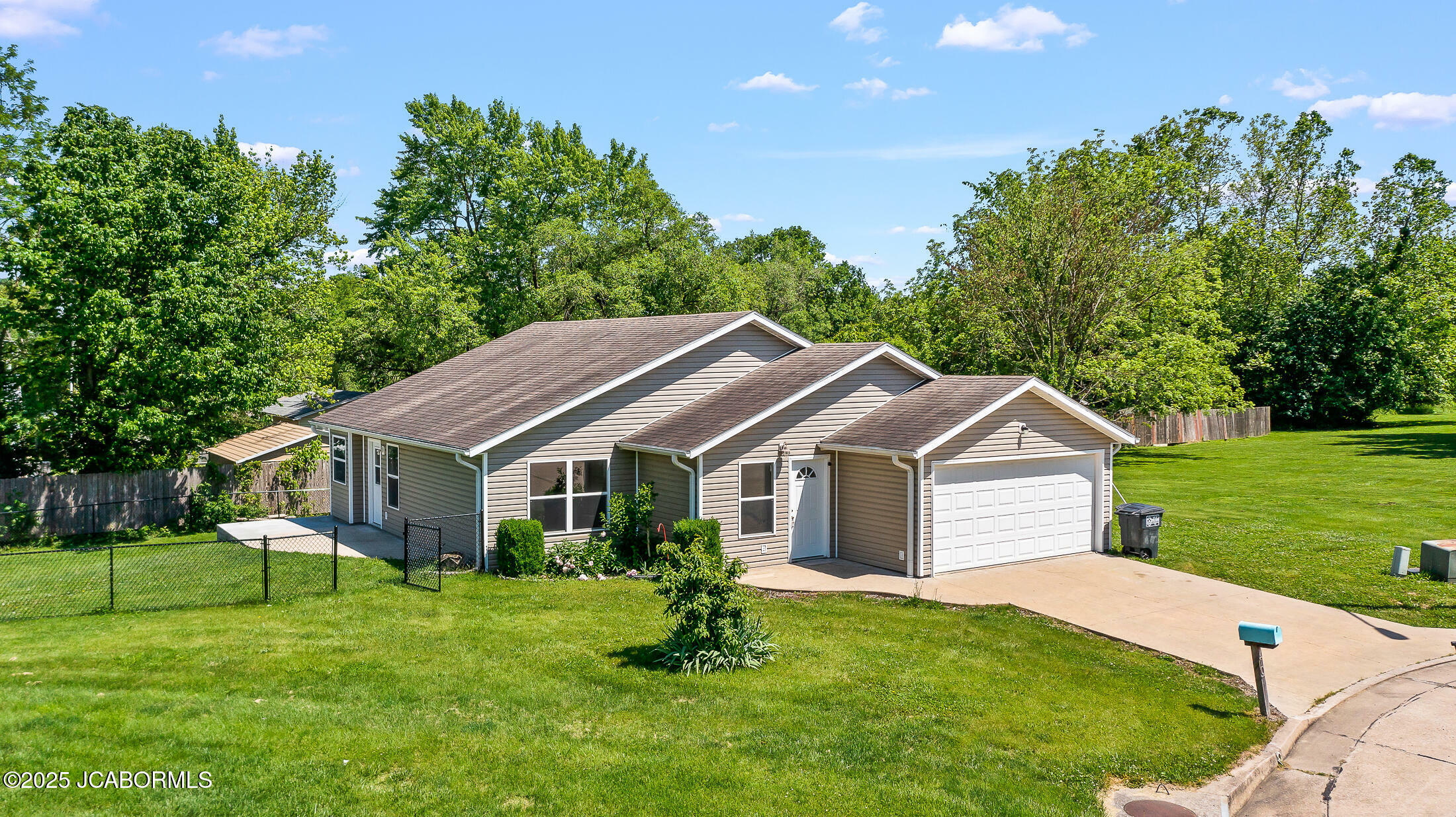 Property Photo:  707 Woodhill Avenue  MO 65251 