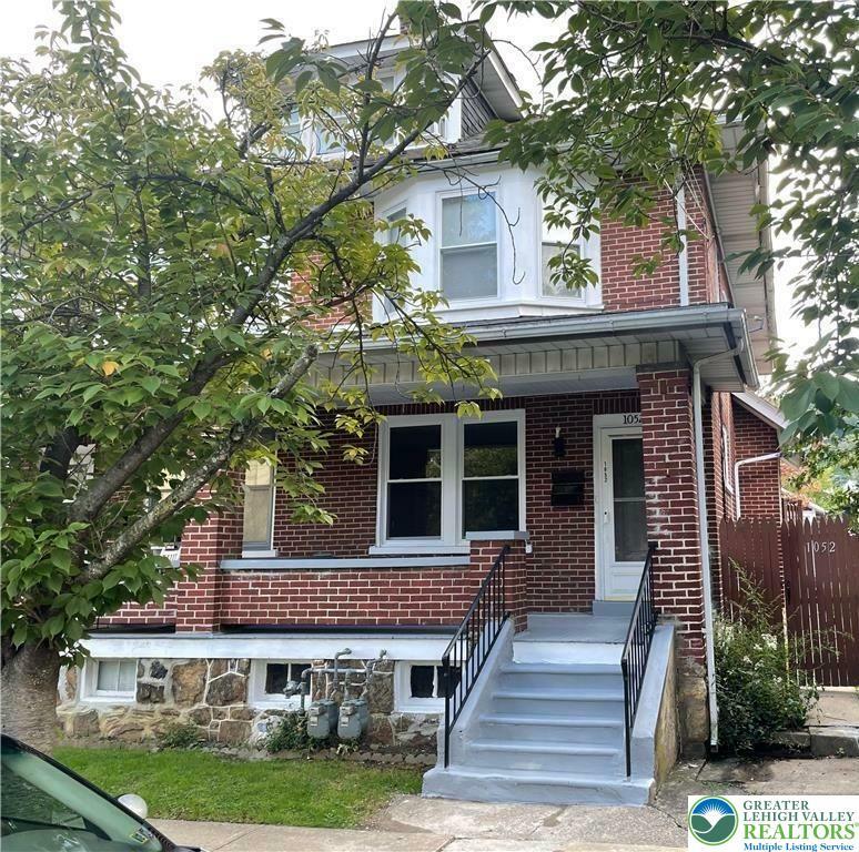 Property Photo: 1052 Seneca Street PA 18015