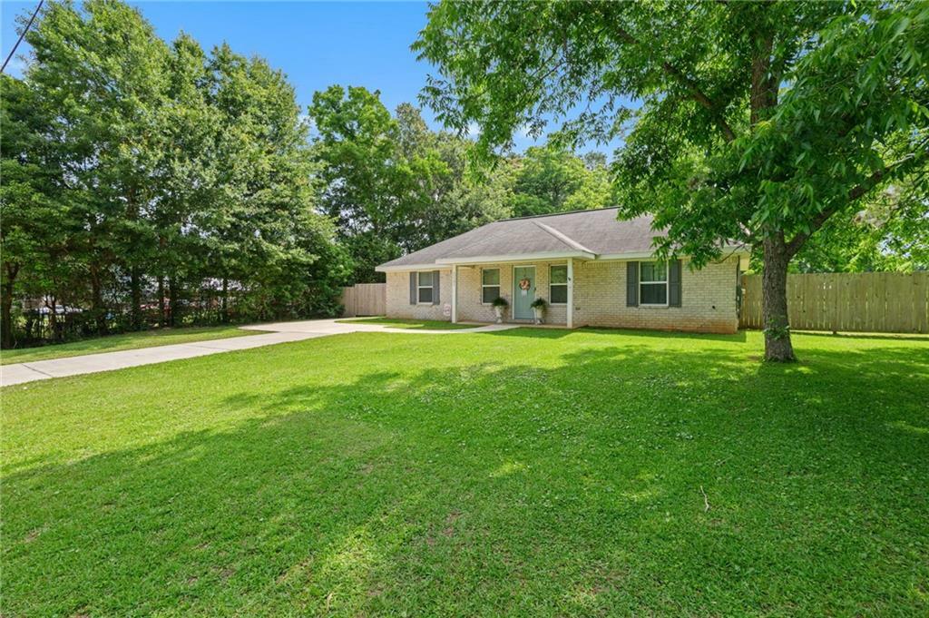 Property Photo: 11191 Lakeland Drive AL 36541