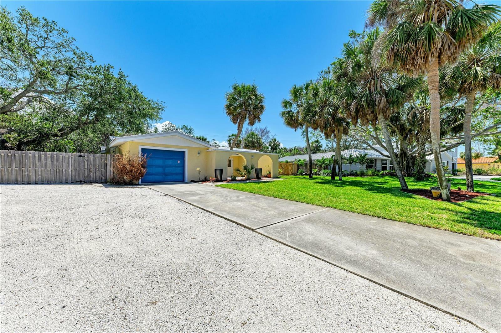 Property Photo: 5223 Shadow Lawn Drive FL 34242