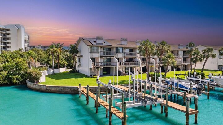 Property Photo: 101 Marina Del Rey Court FL 33767