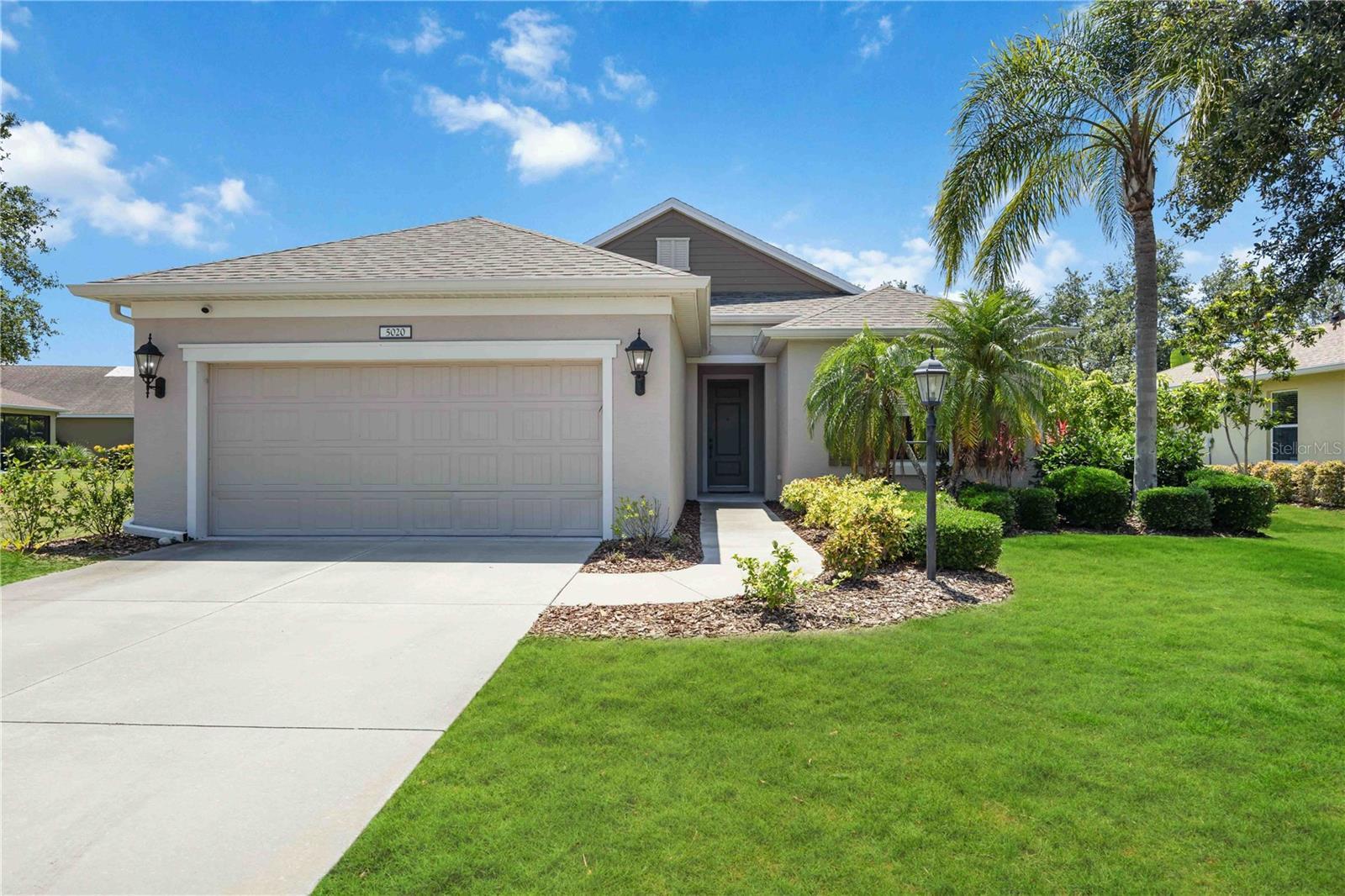 Property Photo: 5020 Torrey Pines Run FL 34211