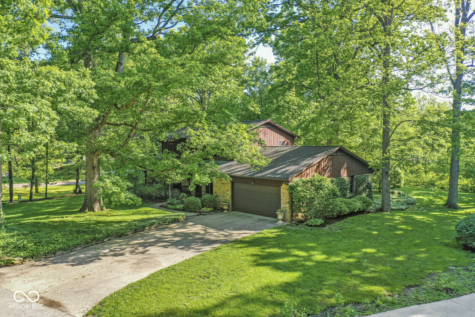 Property Photo: 577 Century Oaks Drive IN 46077