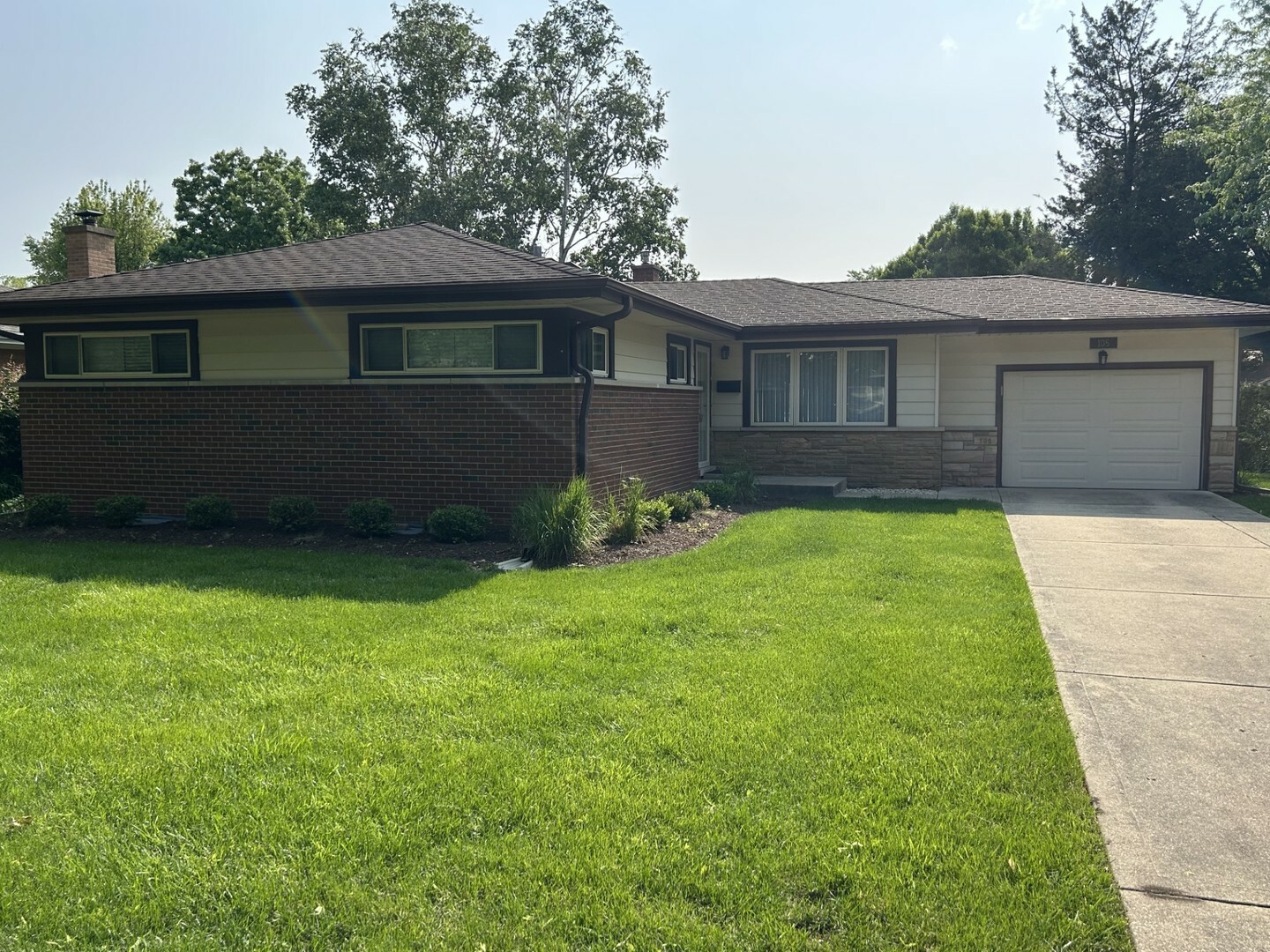 Property Photo:  105 N Phelps Avenue  IL 60004 