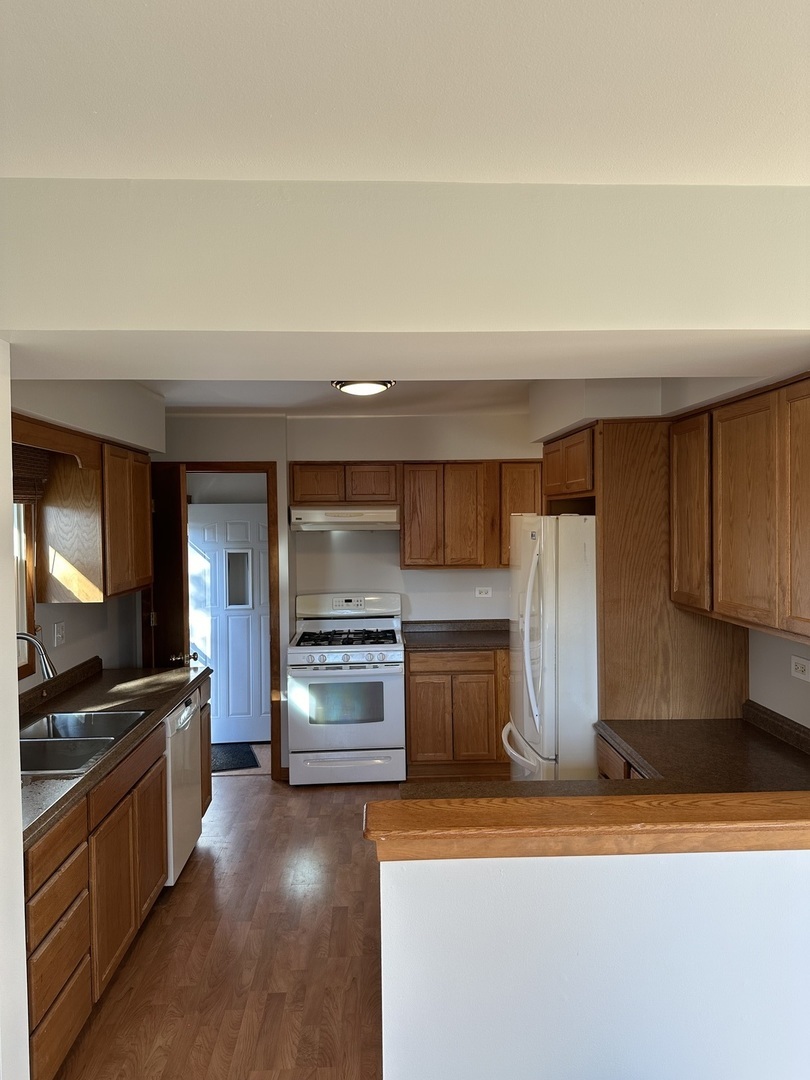Property Photo:  1688 Locust Street  IL 60018 