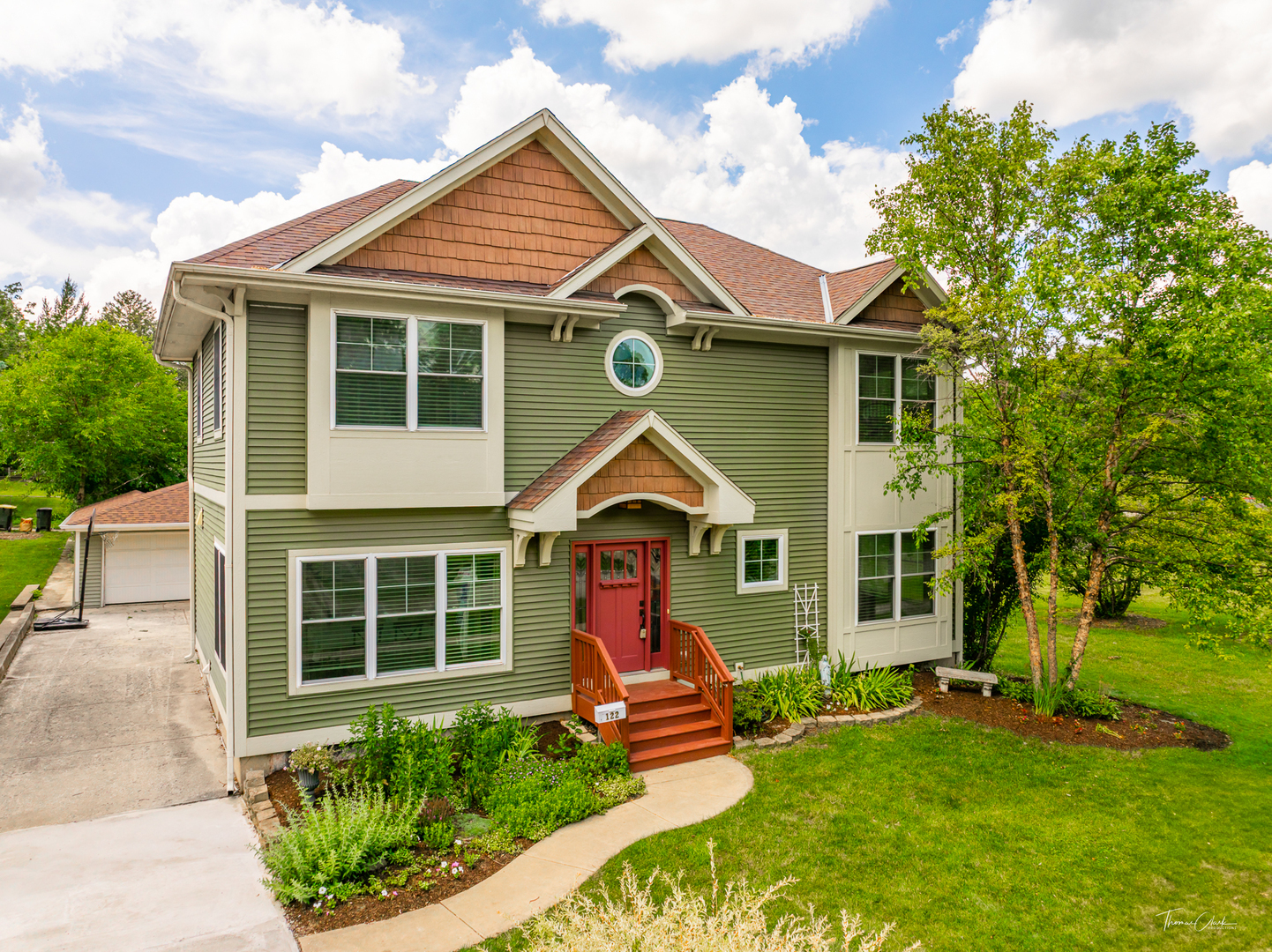 Property Photo: 122 S Grant Street IL 60559