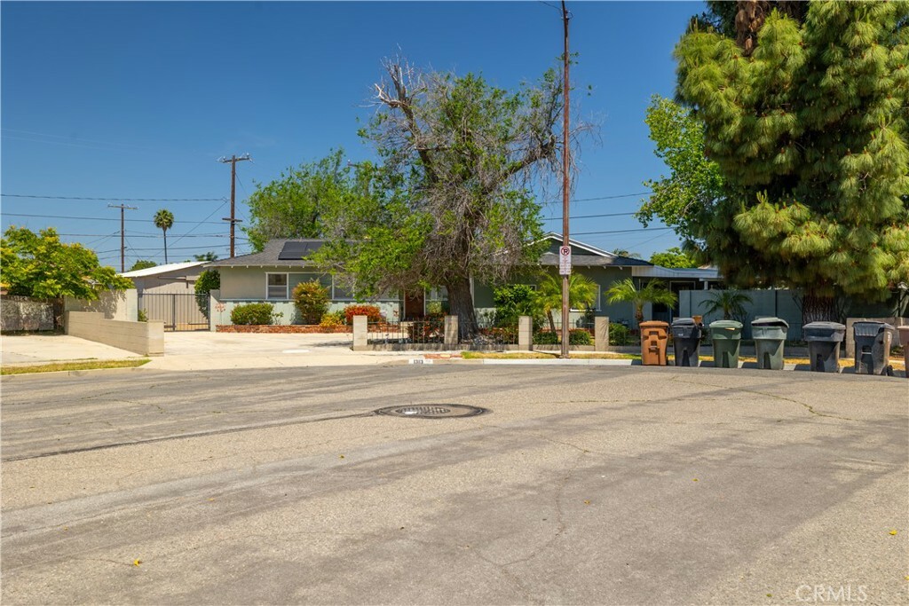 Property Photo: 1313 S Petal Place CA 92805