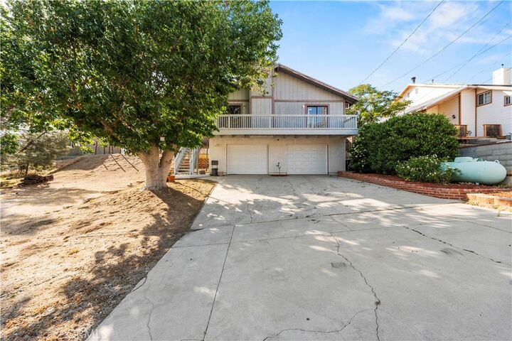 Property Photo: 43323 Lookabout Rd CA 93532
