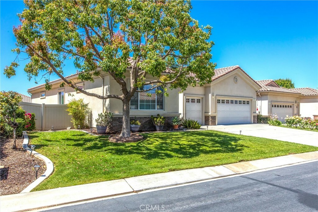 Property Photo: 967 Hidden Oaks CA 92223