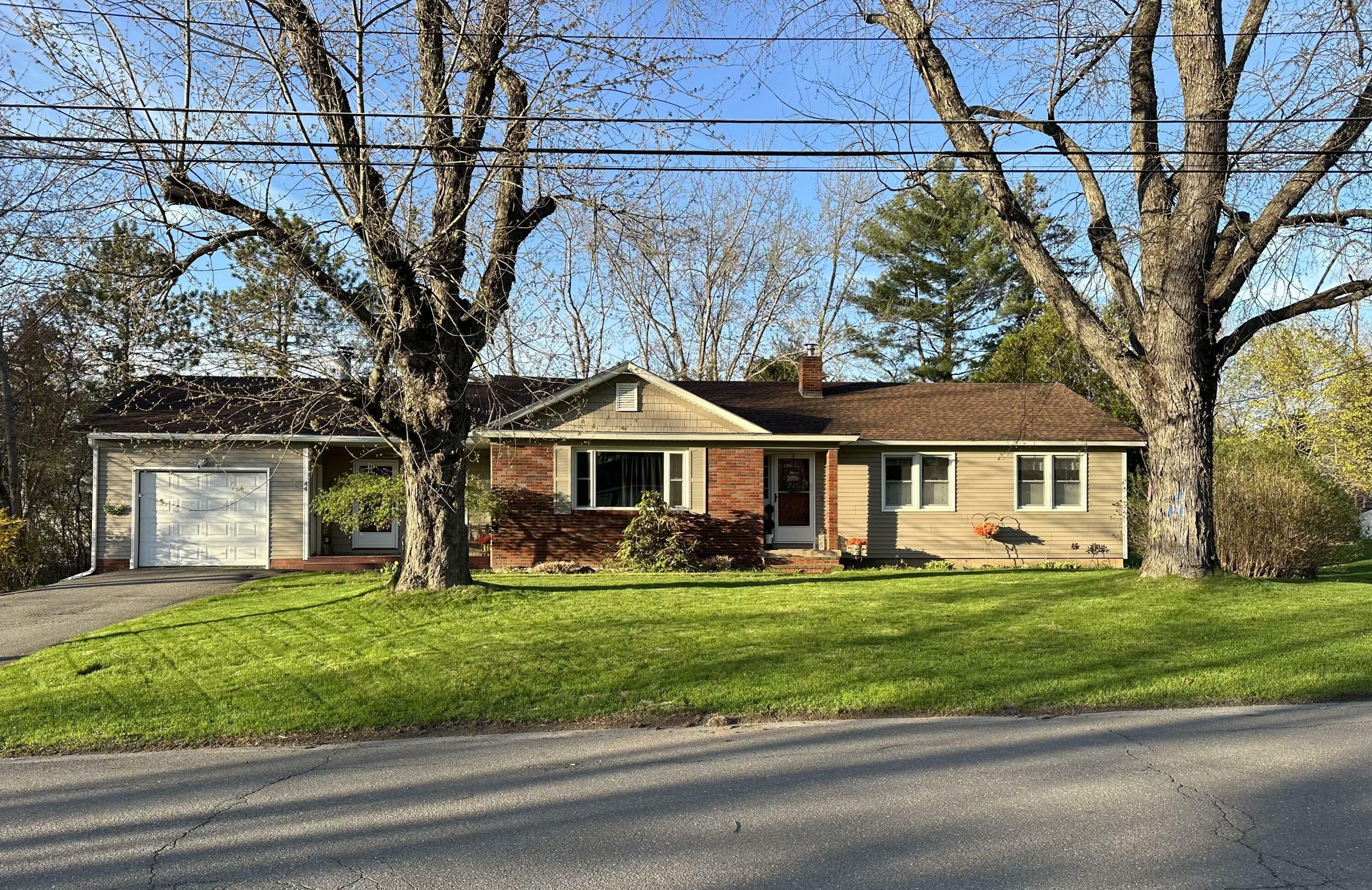 Property Photo:  44 Edgewood Drive  ME 04412 