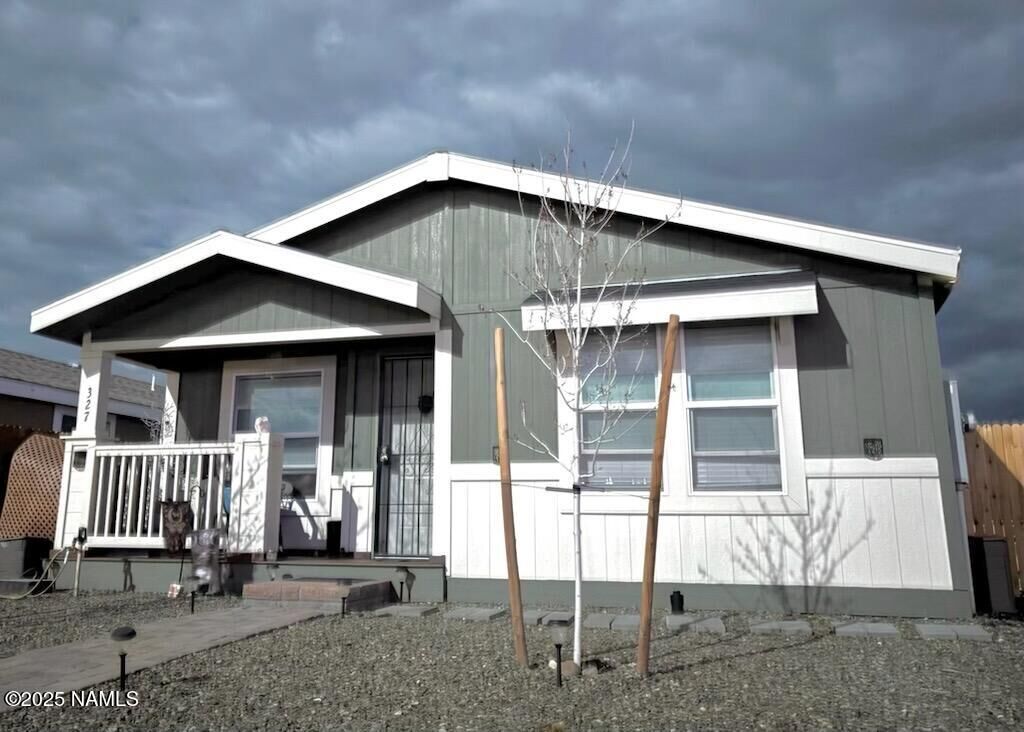 Property Photo:  327 N Morse Avenue  AZ 86046