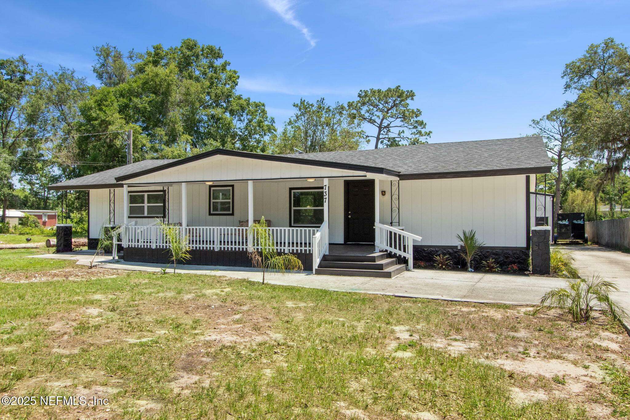 Property Photo: 737 Jackson Road FL 32225