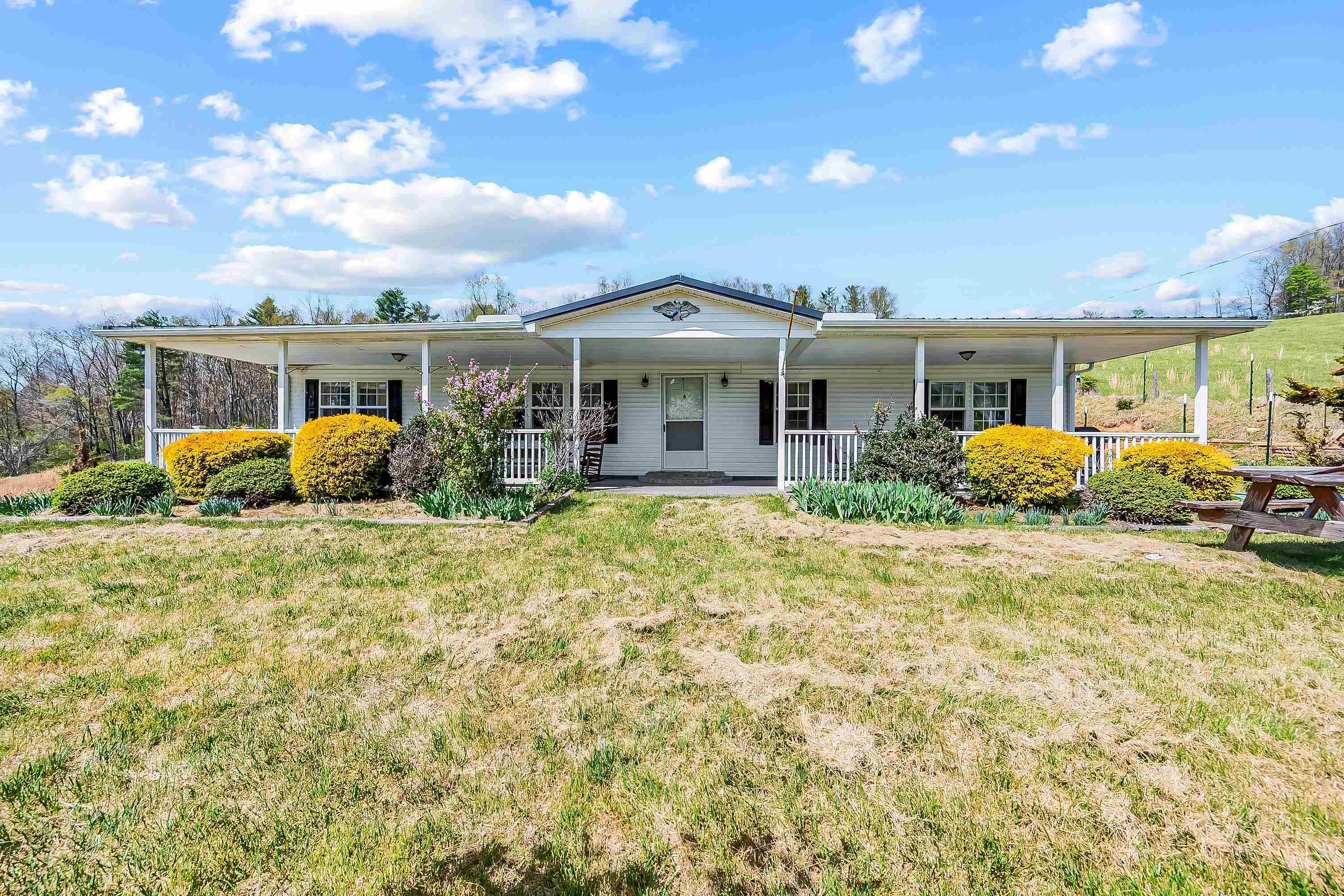 Property Photo:  615 Deerfield Lane NE  VA 24091 