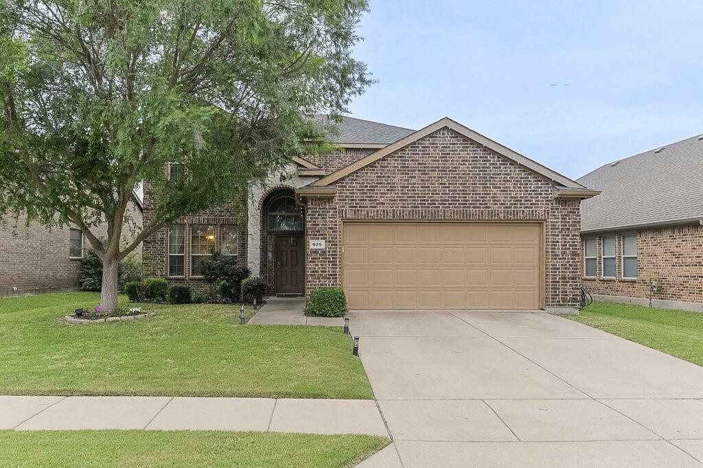 Property Photo: 925 Lake Grove Drive TX 75068