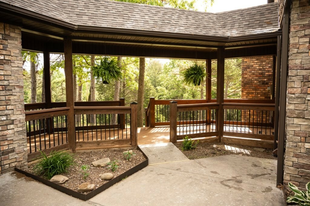 Property Photo: 8295 Ridgecrest Lane AR 72756