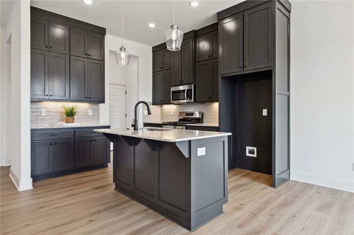 Property Photo:  901 E Buchanan Street  AR 72753 