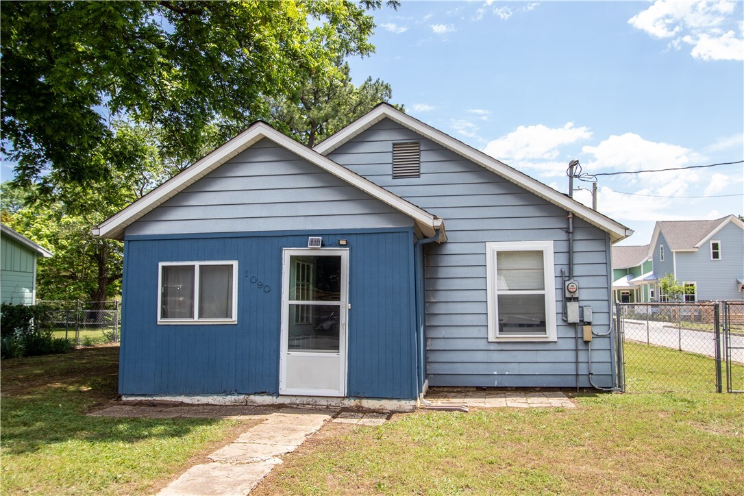 Property Photo: 1090 S Washington Avenue AR 72701