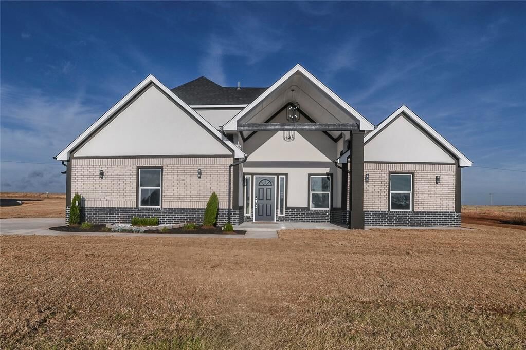 Property Photo: 4715 Whitetail Drive OK 73044