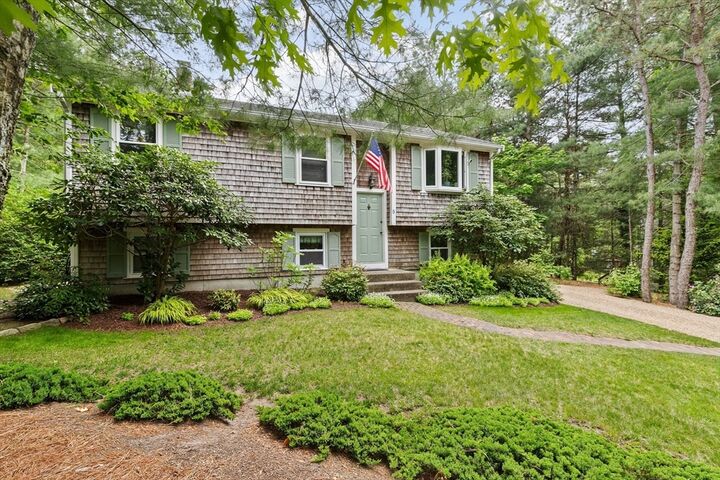 Property Photo:  5 Oaken Bucket Ln  MA 02360 